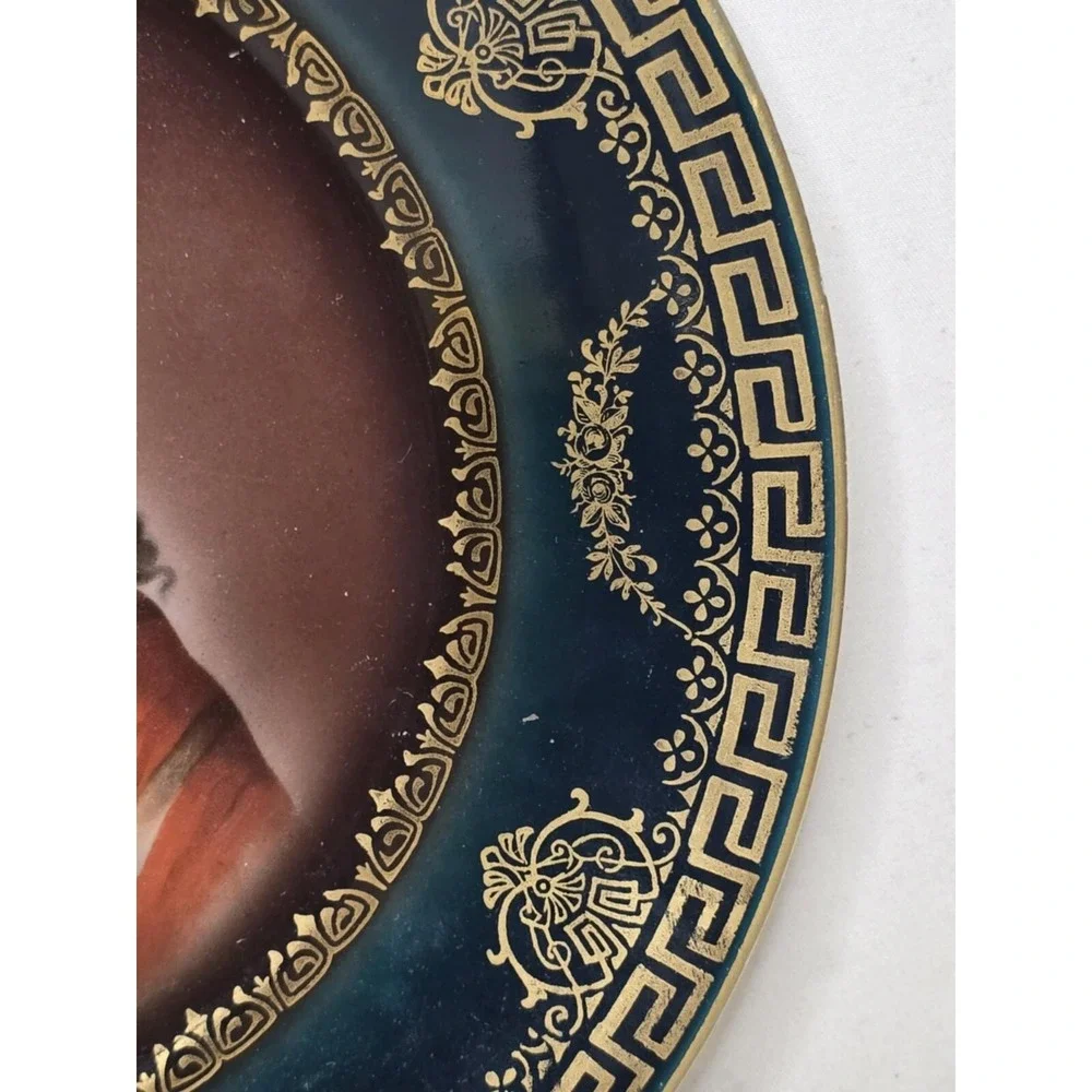 ANTIQUE‎ HAND PAINTED ROYAL VIENNA GOLD PORTRAIT CABINET PLATE SIGNED w/beehive